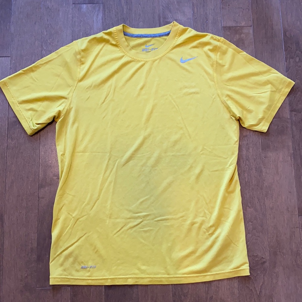 Nike Dri-Fit short sleeve shirt ❤️